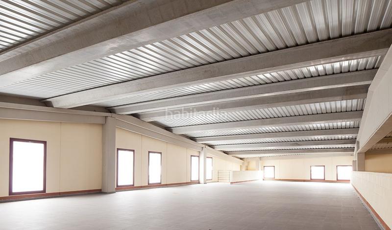 Foto 05464e26-62c5-465b-b8ad-a3b718afb929. Affitto capannone industriale in calle progres 28 in Abrera