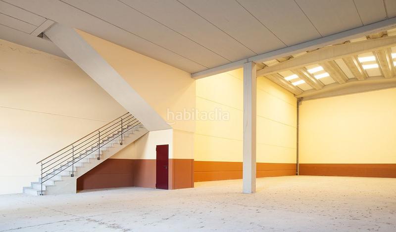 Foto 77199aeb-03a1-487e-ac1c-96e5473a5874. Affitto capannone industriale in calle progres 28 in Abrera