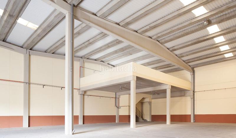 Foto ac6af8b4-0a10-4f42-ac1f-39eab233c650. Affitto capannone industriale in calle progres 28 in Abrera