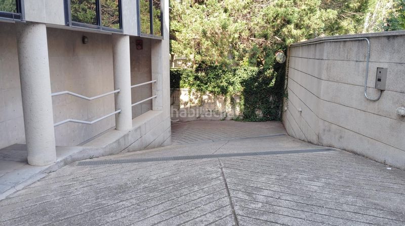 Foto 19c9123d-204f-4413-b364-d83b87cde168. Lloguer aparcament cotxe a calle tomas breton 32 a Esplugues de Llobregat