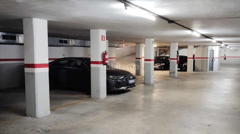 Foto 44524f34-5fb6-49ec-87e7-28dff9687da3. Lloguer aparcament cotxe a calle tomas breton 32 a Esplugues de Llobregat