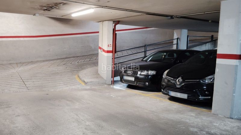 Foto bd711621-4b83-4730-b903-67c4b2e275ea. Lloguer aparcament cotxe a calle tomas breton 32 a Esplugues de Llobregat