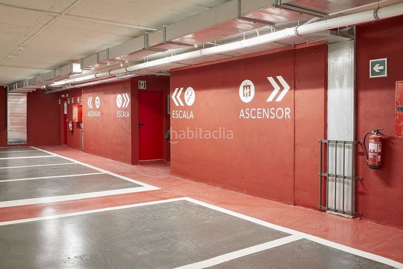 Foto 86c7bd6e-9a92-443a-84f9-3f3f772f17e6. Miete autoparkplatz in calle enamorats 40-4 in Sagrada Família Barcelona