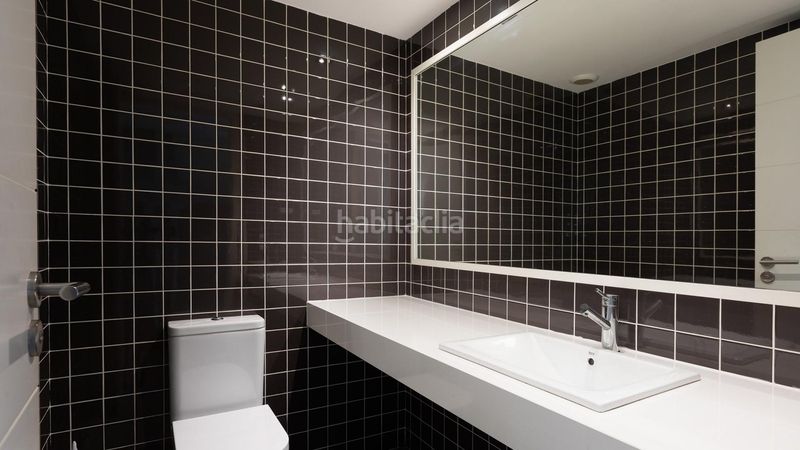Foto cb4c640b-be96-41a3-afb1-416de25f9af0. Alquiler casa en calle poble amazic poble amazic 25 7-27 en Sabadell