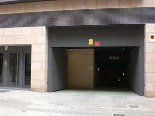 Lloguer Aparcament cotxe a Calle vilamari 110