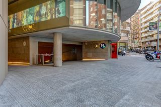 Miete Motorradparkplatz in Paseo sant gervasi 51-5