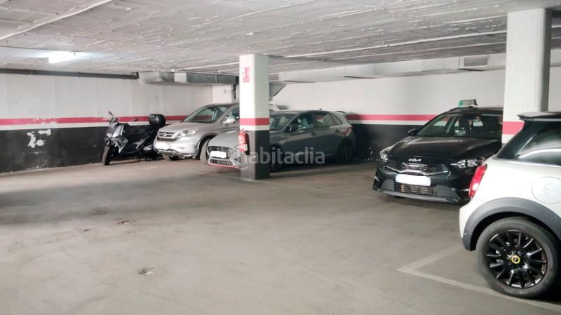 Foto 55233fd4-0c37-44d9-879b-923bc56405b8. Rent car parking in calle rocafort 98 in La Nova Esquerra de l´Eixample Barcelona