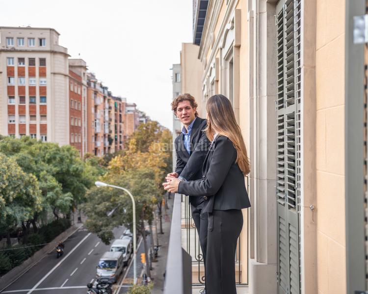 Foto a4a210a3-7dfc-4437-be2d-72e229370948. Promoción PISOS VALÈNCIA - ROGENT en Barcelona. Edificio viviendas de obra nueva