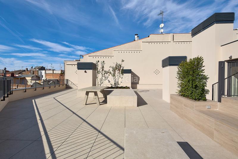 Foto eaf92ad4-05e6-4a4e-a87f-db74cc825d6f. Promoción PISOS VALÈNCIA - ROGENT en Barcelona. Edificio viviendas de obra nueva