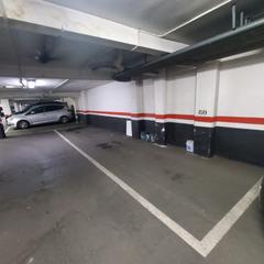 Parking voiture  Passeig de sant joan. Parquin doble para coche, de facil acceso