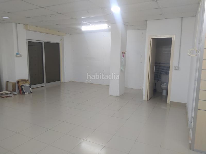 Foto a30104f9-4538-43cb-8fe7-23033a09d3c5. Local comercial a ronda francesc macià 23 a Eixample Mataró