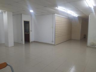 Local Comercial a Ronda francesc maci 23. Local con entrada a dos calles