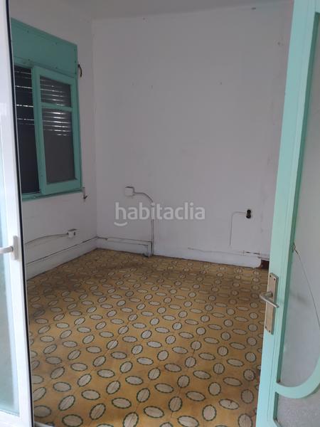 Foto 3b27dad8-32d2-4b83-9f36-2133f1c1279a. Alquiler local comercial en plaça de cuba 1 local en plaza de cuba, oportunidad de tener su negocio y la vivienda arriba en Mataró