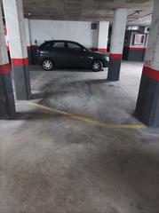 Aparcament cotxe a Carrer d'emili cabañes 22. Parquing para coche grande