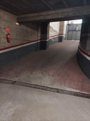 Location Parking voiture à Carrer de cristòfor colom 85. Parquing para coche de facil acceso