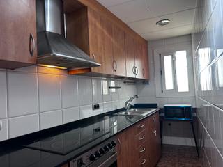 Appartement à Avinguda de jaume recoder 58. Piso de 3 habitaciones todo exterior y con vistas