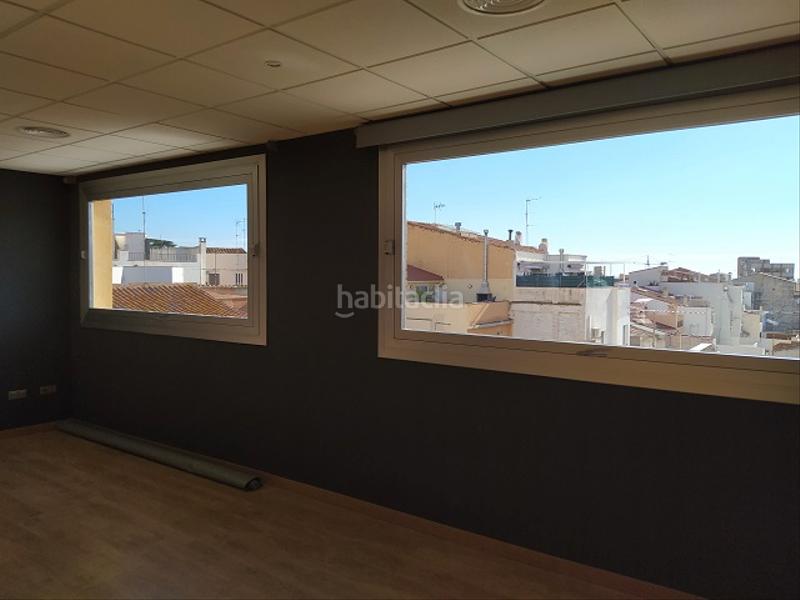 Foto ad90a3d7-5c3c-40fd-bc5a-56c671591097. Alquiler oficina en carrer d'altafulla 8 despacho con muy buena ubicación e imagen con vistas al mar en Mataró