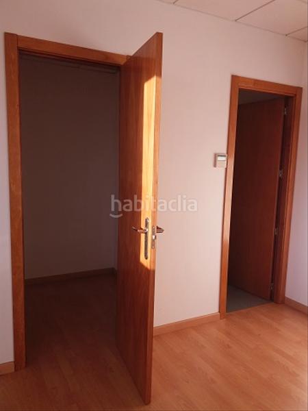 Foto b5ca4c5e-b058-4a3d-ab5c-a5f32e4cab7d. Alquiler oficina en carrer d'altafulla 8 despacho con muy buena ubicación e imagen con vistas al mar en Mataró