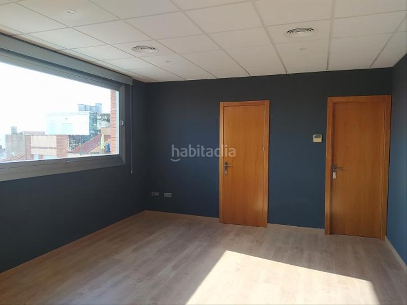 Foto cd2e71fe-a2ad-4fbb-9a65-c0f922aedce5. Alquiler oficina en carrer d'altafulla 8 despacho con muy buena ubicación e imagen con vistas al mar en Mataró