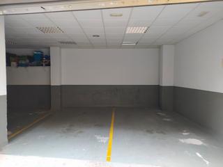 Miete Autoparkplatz in Carrer moratín 18. Parquing  para coche de facil acceso