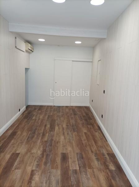 Foto f8b27777-fa3a-432f-8aa1-8c6152b3461a. Alquiler local comercial en plaça de cuba 1 local en zona de mucho paso en Mataró