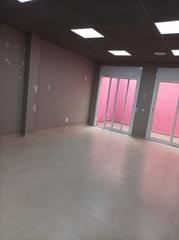 Business premise in Plaça de Cuba 1