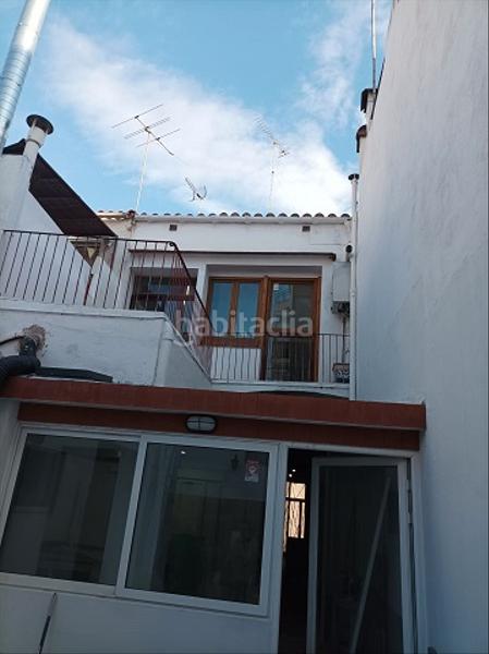 Foto d8b0df40-4edd-4397-8080-3ec15008af59. Alquiler casa en plaça de cuba 1 casa con patio reformada con mucho encanto en Mataró