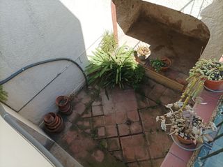 Reihenhaus in Carrer de sant benet 48. Casa para familias con patio , terraza y local o pk