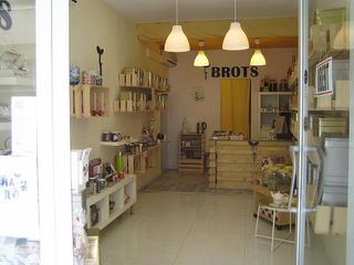 Locale commerciale in Carrer de sant benet 70. Local a pie de calle muy comercial