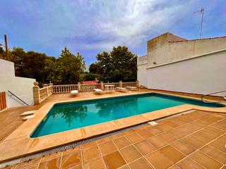 Terrain résidentiel à Cala Blanca. Solar a la venta con cueva natural, edificicación y piscina