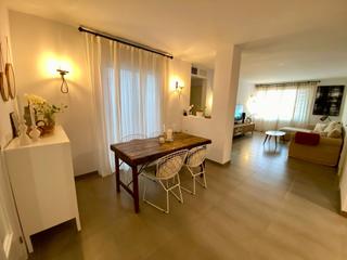 Flat  Estancia. Piso en planta baja con garaje privado, plaza de parking y pisci