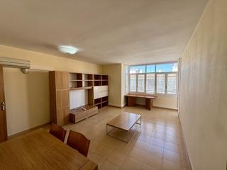 Appartement à Avinguda Menorca-Sínia Costabella. Piso espacioso y luminoso con terraza, parking y vistas ene el c