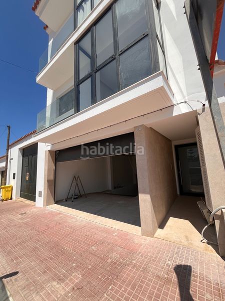 Foto b2c47503-34fd-4318-afd1-52fd72575d20. Aparcament cotxe a Es Mercadal poble Es Mercadal