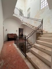 Edificio en Centre Històric. Gran edificio señorial con encanto para reforma integral en cent