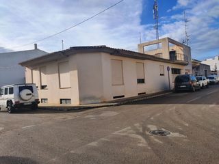 Casa  Ortega y gasset. Chalet con gran potencial en ses salines vivienda  taller, terra