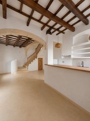 Masia a Alaior Poble. Aut�ntica casa de pueblo menorquina reformada con patio privado