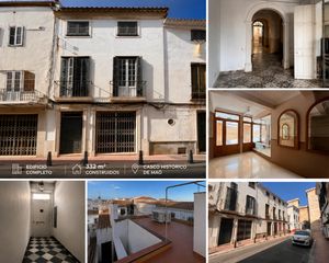 Casa a Centre Històric. Edificio con local comercial y vivienda en el corazón de sarrava