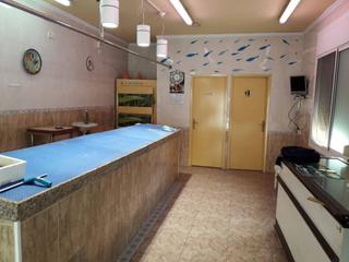 Lloguer Local Comercial a Poble Nou. Local en la misma avenida de polinyà acondicionado como pescader