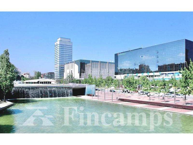 Foto 9d2d2330-eb69-4690-b4c3-7988d175e794. Lloguer local comercial a brutau 139-169 a Eixample Sabadell