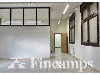 Rent Office space in Calle can quadres 1a. Oficina con imagen  estilo colonial en recinto vigilado