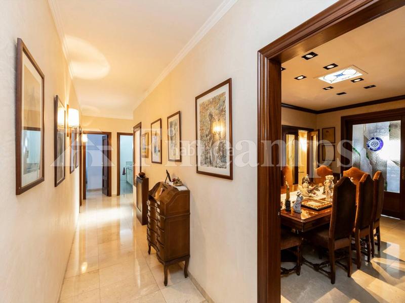 Foto 11b3bcda-1f83-4b91-9c80-801bb731f458. Casa propiedad señorial con facha modernista en Centre Sabadell