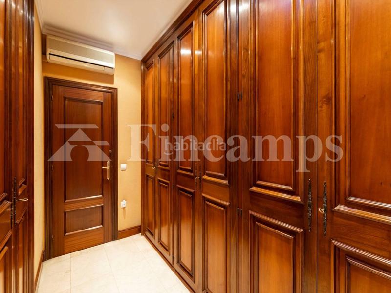 Foto 14d9fd09-5010-45c3-b795-01d947f85cd2. Casa propiedad señorial con facha modernista en Centre Sabadell