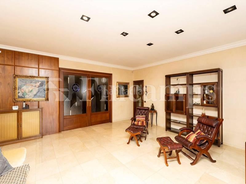 Foto 1613f305-6b95-4db2-b41e-6993bfdf5fc6. Casa propiedad señorial con facha modernista en Centre Sabadell