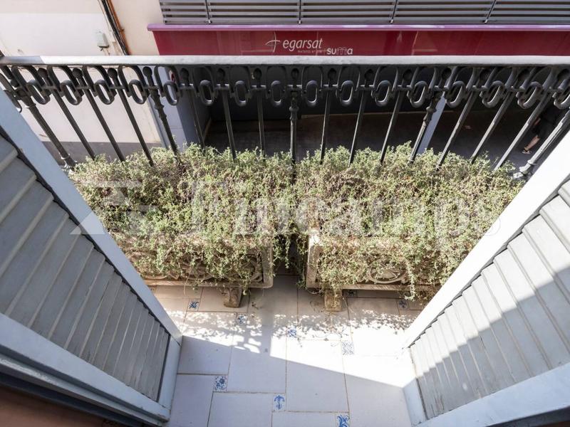 Foto 19b3b42d-7872-463b-a7df-866ef417de8b. Casa propiedad señorial con facha modernista en Centre Sabadell