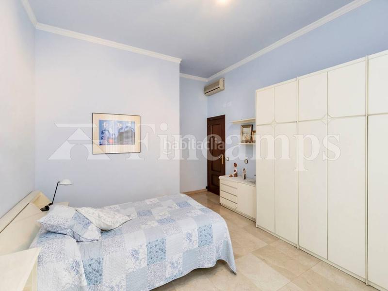 Foto 2fcd55ea-6231-47d2-b32a-1ce21b1cace9. Casa propiedad señorial con facha modernista en Centre Sabadell