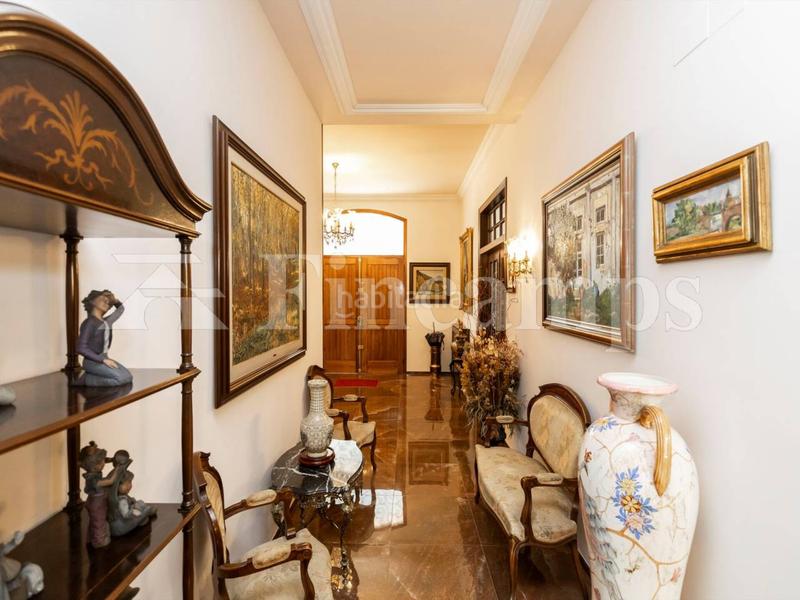 Foto 33c227cd-d5f6-434f-9dc5-6c920e1fab71. Casa propiedad señorial con facha modernista en Centre Sabadell