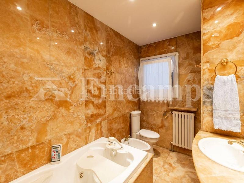 Foto 3ae26985-60e8-4311-bd58-c7aa4679e2ce. Casa propiedad señorial con facha modernista en Centre Sabadell