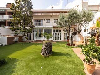 Maison  Illa. Propiedad señorial con facha modernista