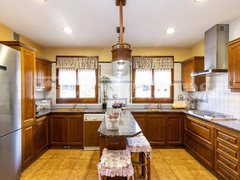 Foto 4370921e-3c6e-4e95-a0b4-dcd7afc315a0. Casa propiedad señorial con facha modernista en Centre Sabadell