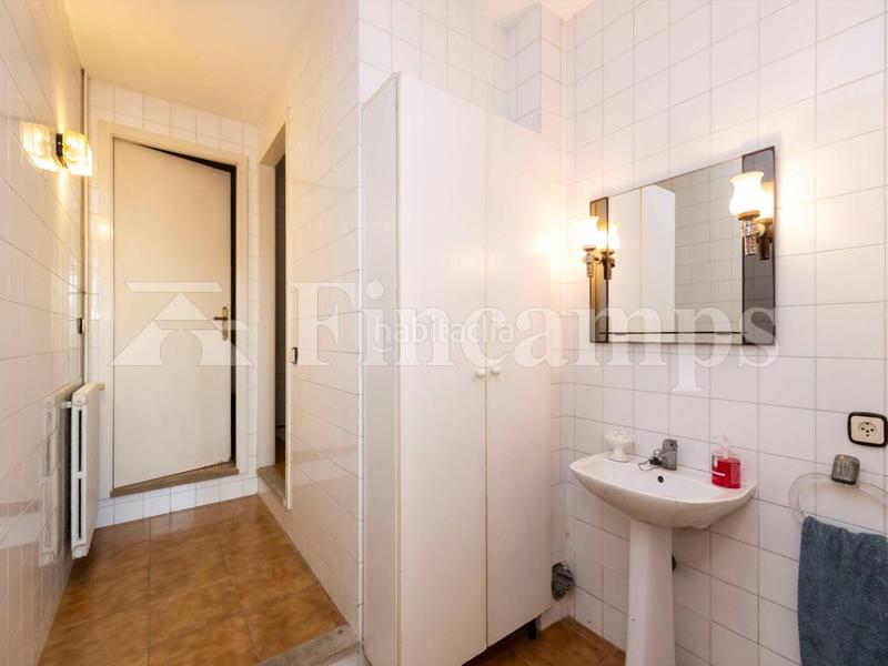 Foto 4853bbd9-98c3-42f6-b303-cab9d0beffb2. Casa propiedad señorial con facha modernista en Centre Sabadell